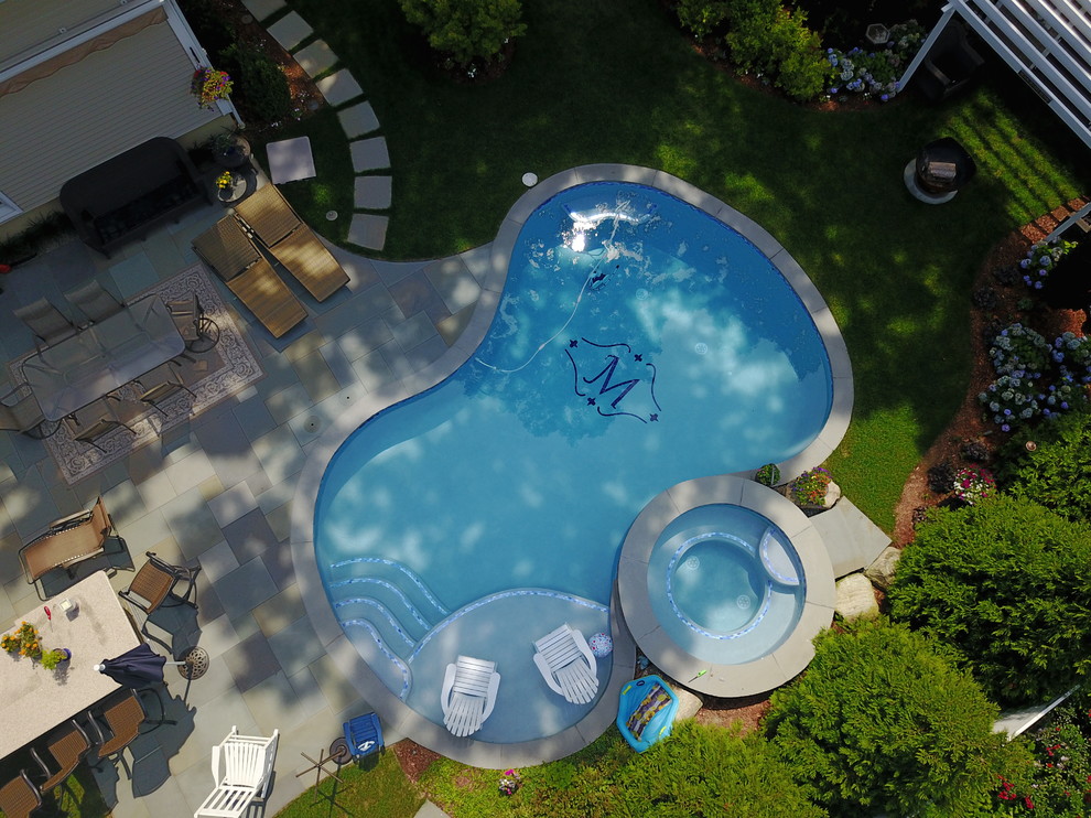 Cresskill Pool, Spa & Outdoor Kitchen Traditional Pool New York