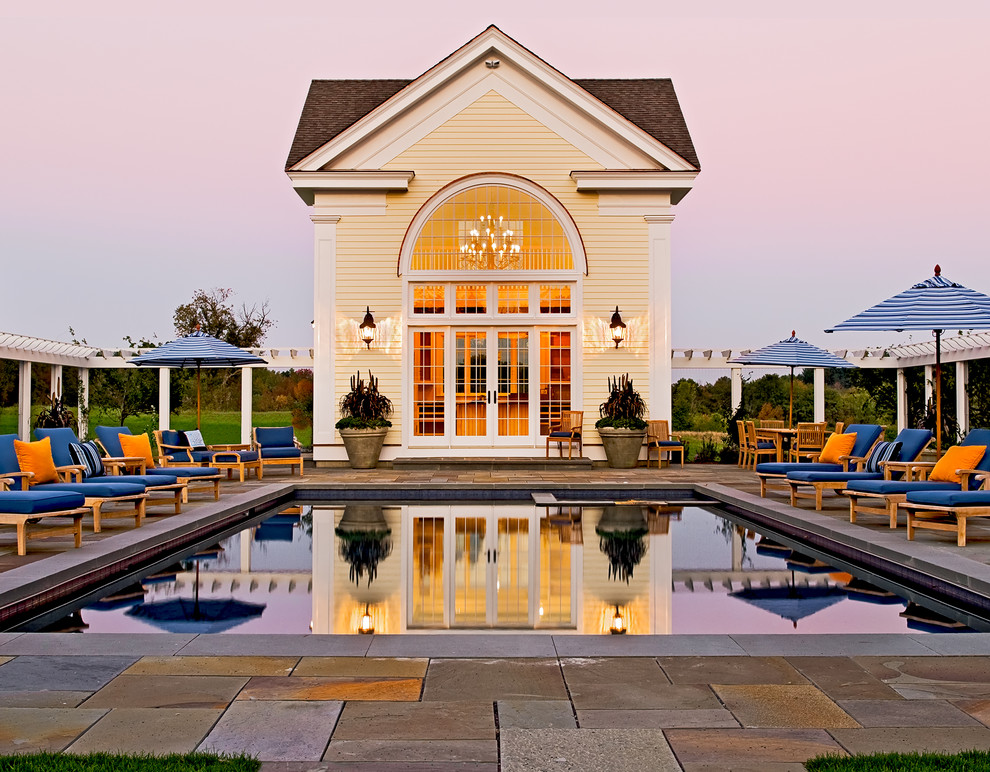 Cette image montre un Abris de piscine et pool houses traditionnel rectangle.