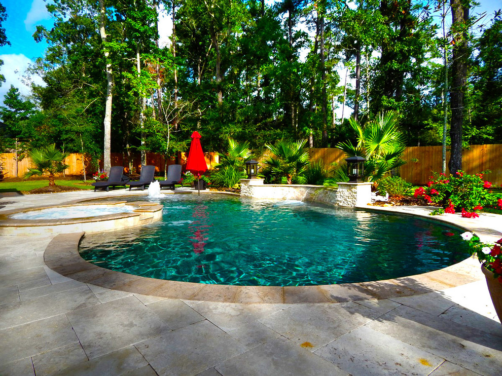 Curved Pool with Fountain and Pergola Contemporary Pool Houston