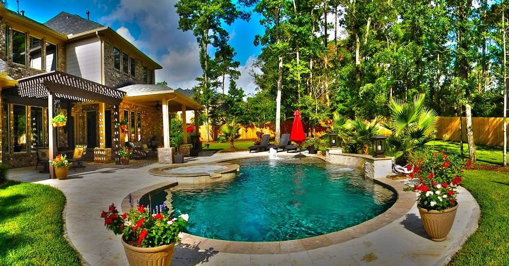 Inspiration for a contemporary swimming pool in Houston.