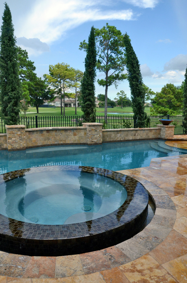 Foto de piscinas y jacuzzis naturales costeros grandes rectangulares en patio trasero con suelo de baldosas