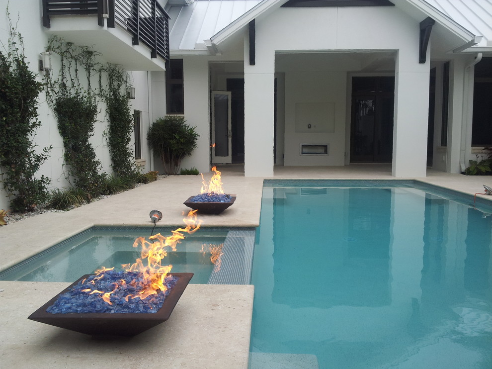 Pool - contemporary pool idea in Miami