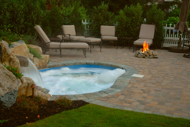 Custom In-Ground Vinyl Spa - Traditional - Swimming Pool & Hot Tub - New  York - by Best Hot Tubs "Hot Tub and Spa Experts" | Houzz IE