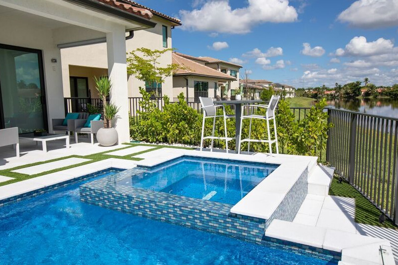 Custom Pool with Tiled Spa in Pembroke Pines Modern Pool Miami