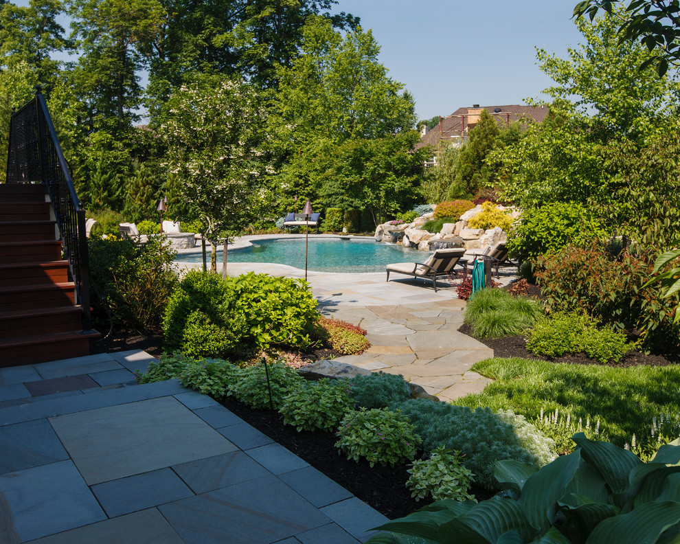 Design ideas for a traditional swimming pool in Philadelphia.
