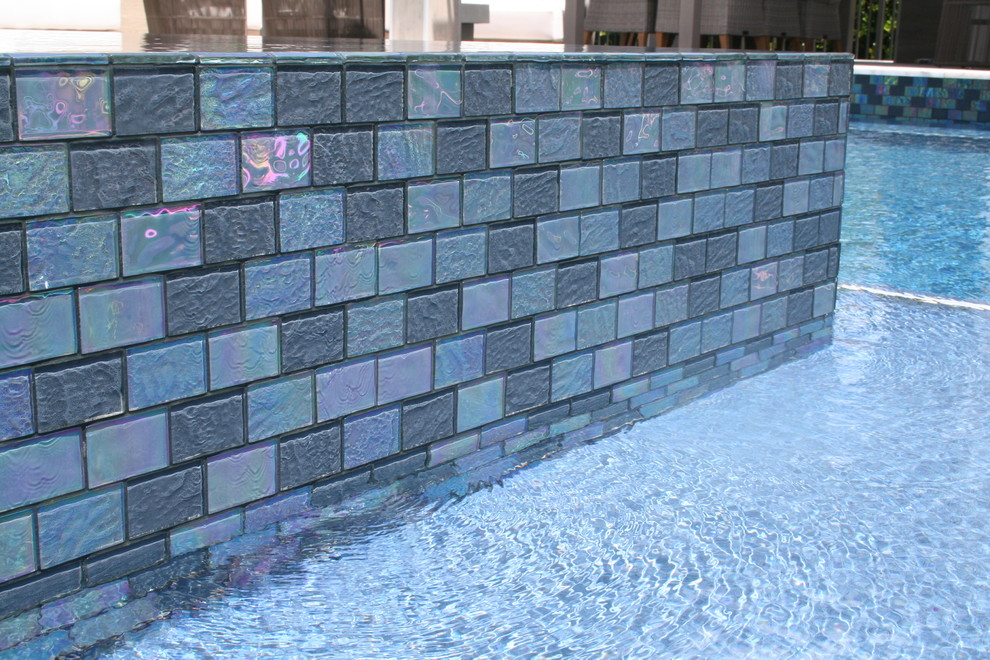 Custom Straight Edge Pool and Wet Edge Spa in Delray Beach, Florida Modern Pool Miami by