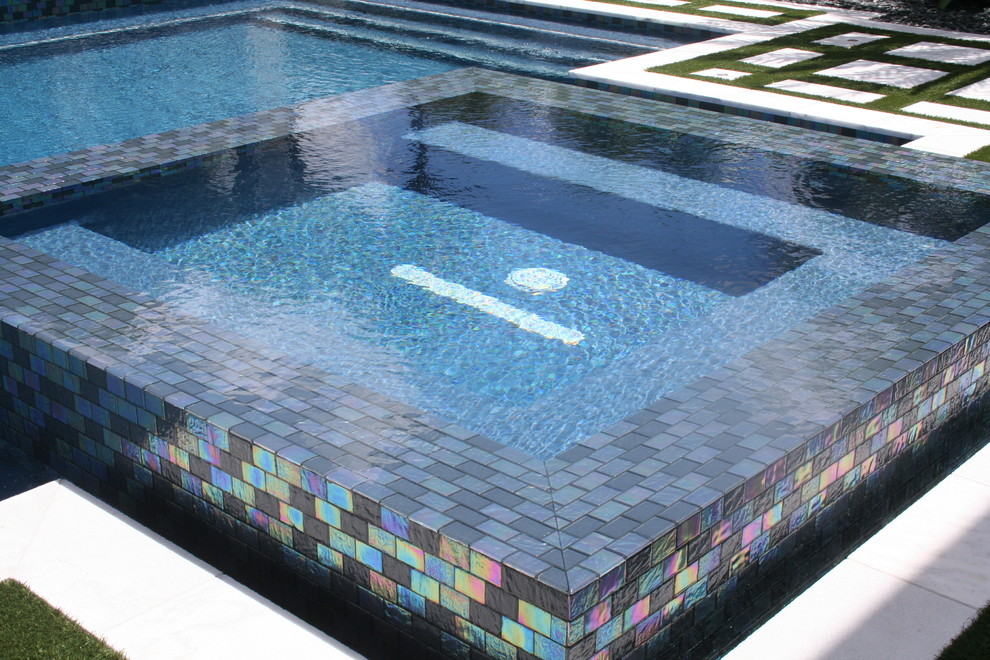 Custom Straight Edge Pool and Wet Edge Spa in Delray Beach, Florida Modern Pool Miami by