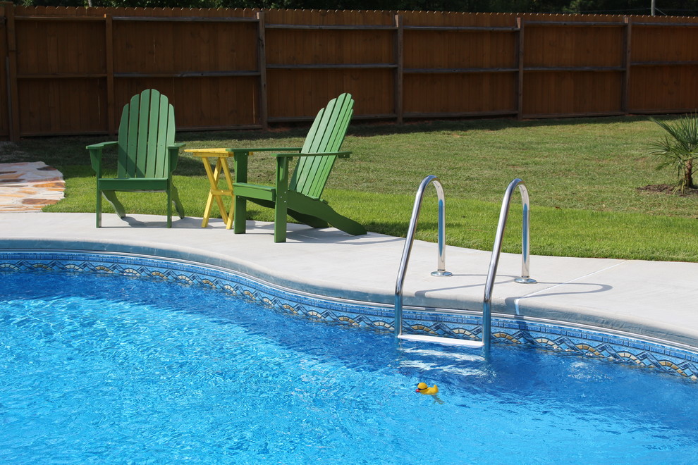This is an example of a medium sized classic back custom shaped swimming pool in Atlanta.