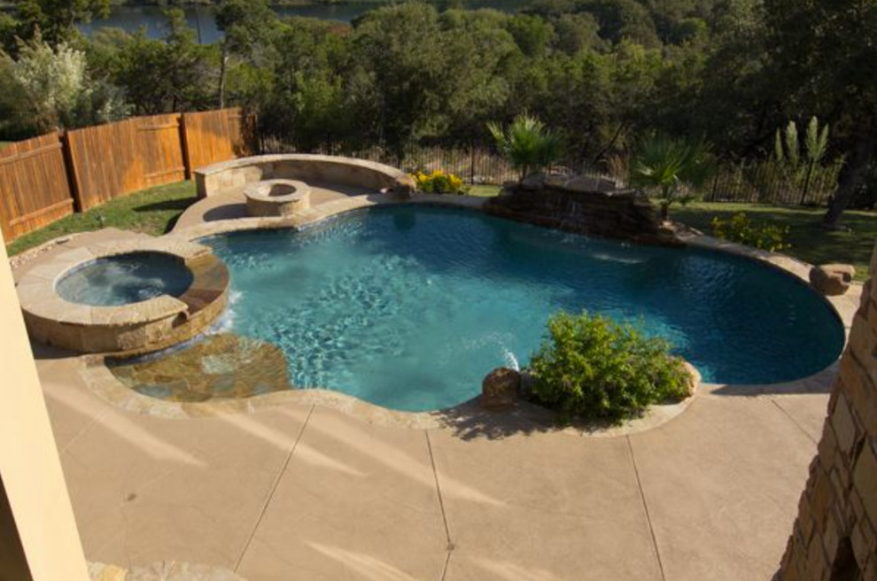 Inspiration for a traditional swimming pool in Austin.
