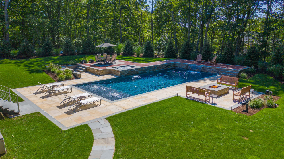 Réalisation d'une piscine design.