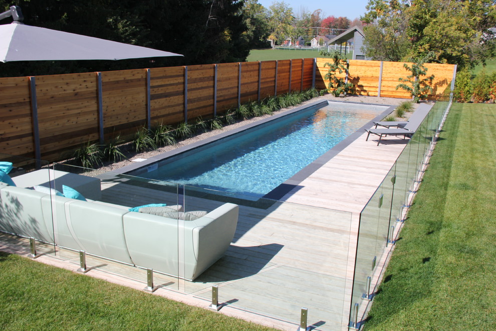 Design ideas for a contemporary swimming pool in Montreal.