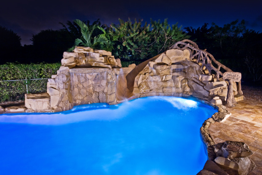 Example of an island style pool design in Miami