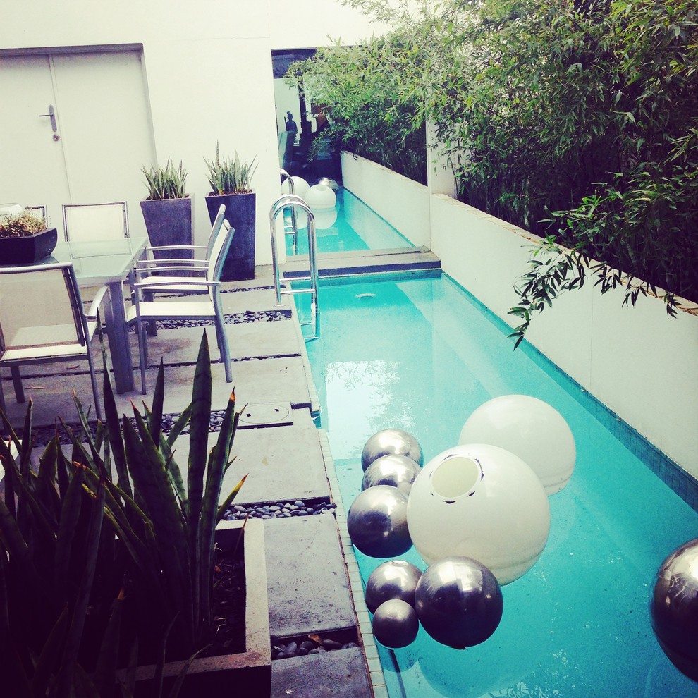 Inspiration for a contemporary pool remodel in Geelong