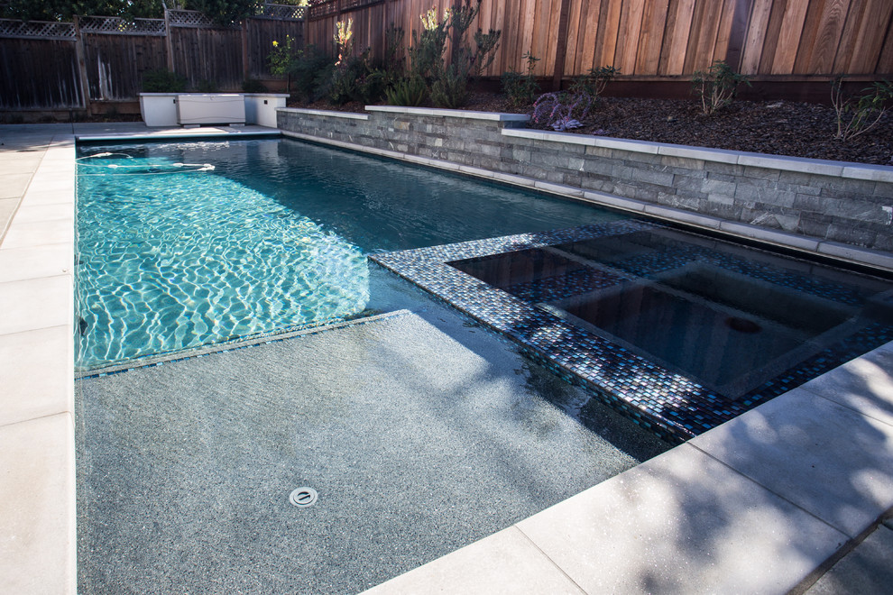 Idee per una piscina minimalista di medie dimensioni