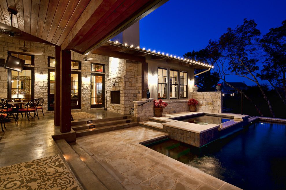 Imagen de piscinas y jacuzzis modernos grandes rectangulares en patio trasero con losas de hormigón