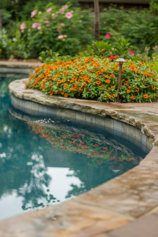 Deep Teal Custom Swimming Pool With Bright Landscaping - Pool 