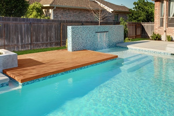 Inspiration pour une piscine design.