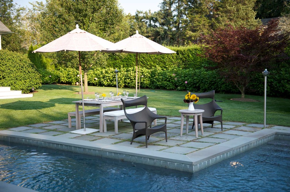 Medium sized contemporary back l-shaped lengths swimming pool in Chicago.