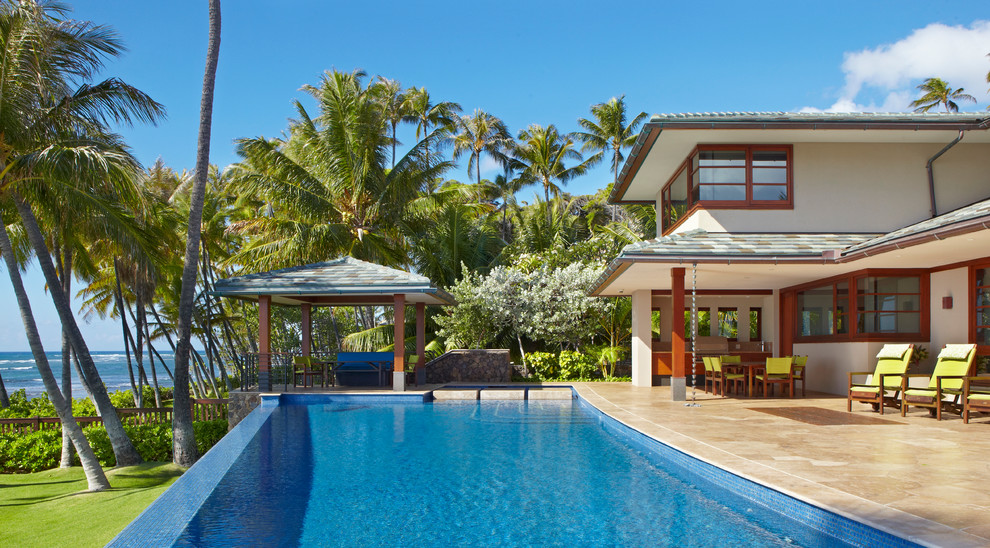 World-inspired infinity swimming pool in Hawaii.