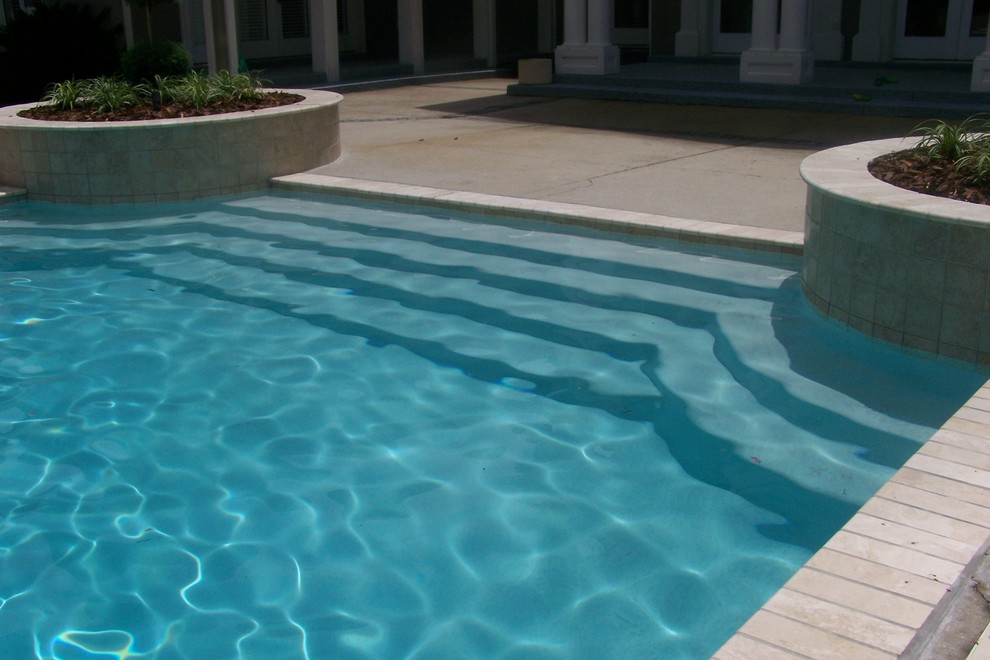 Inspiration for a tropical pool remodel in Miami