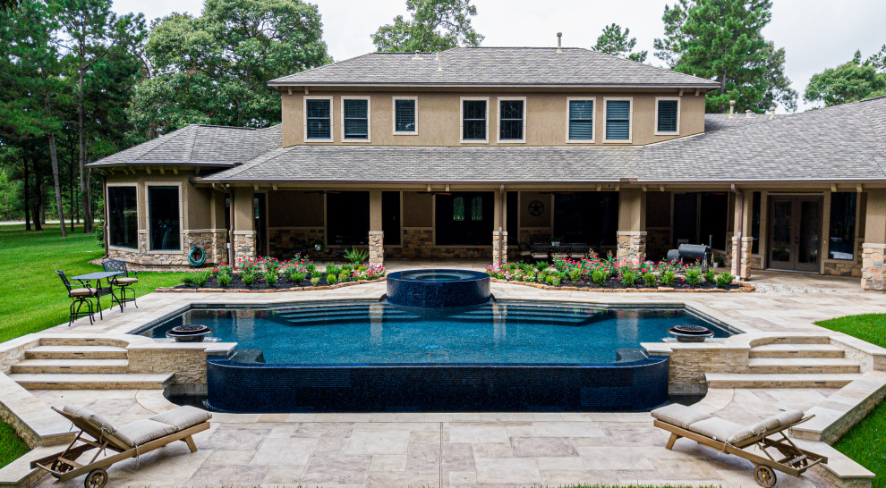 Foto di un'ampia piscina minimal personalizzata dietro casa con pedane