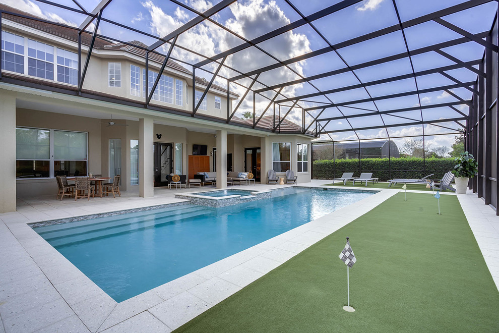 Großer Klassischer Pool hinter dem Haus in rechteckiger Form mit Betonboden in Orlando