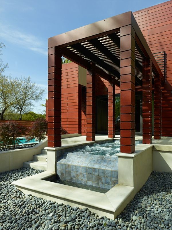 Example of a trendy pool design in Kansas City