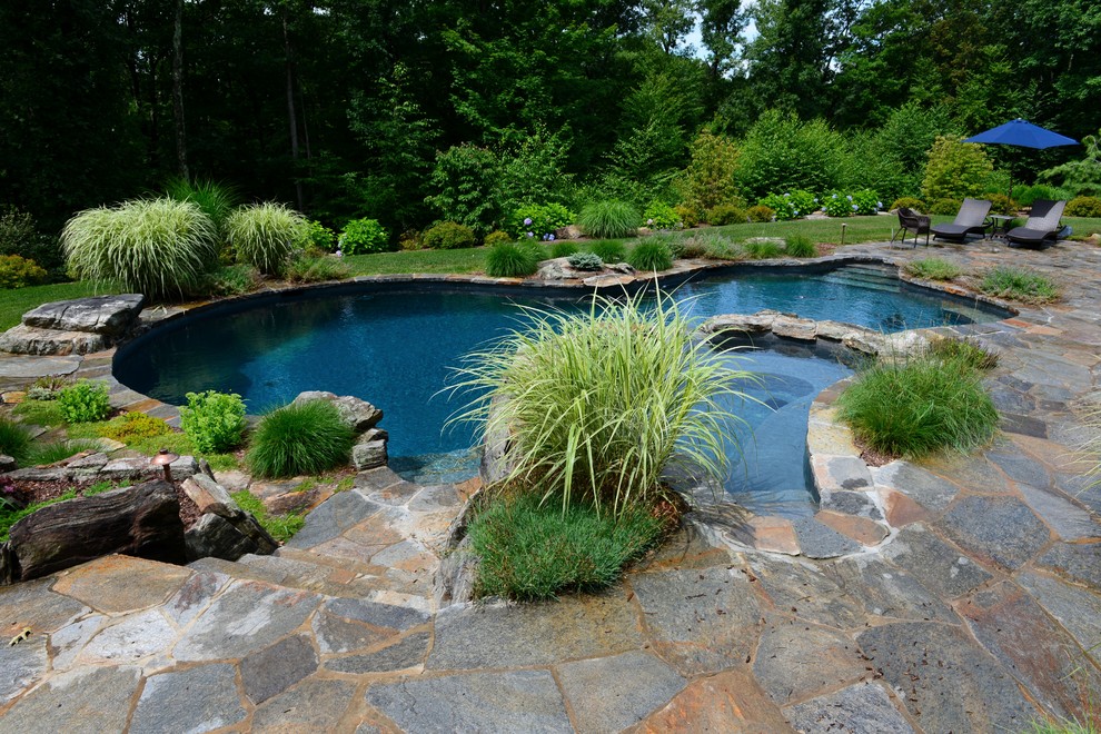 Immagine di una piscina rustica