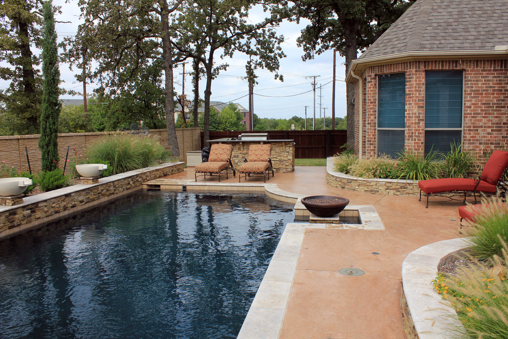 Design ideas for a traditional swimming pool in Dallas.