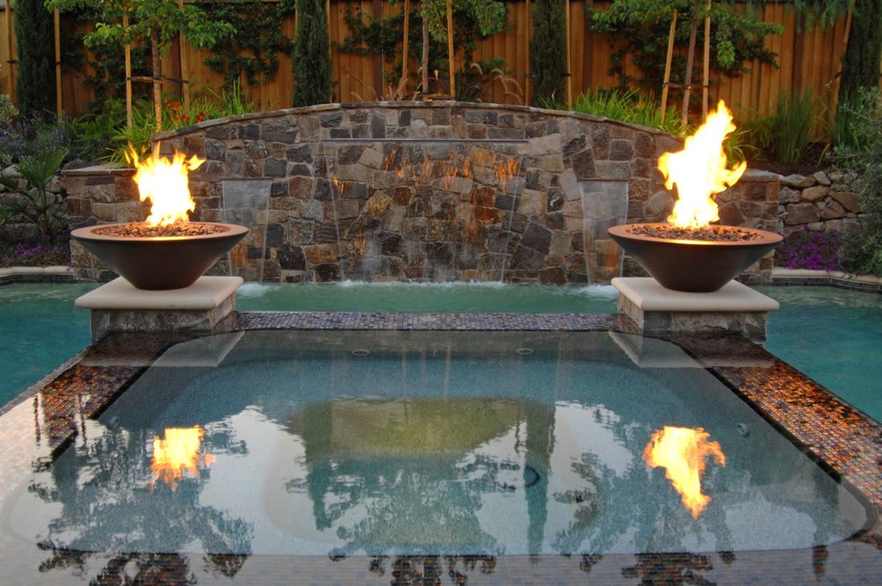 Example of a mid-sized classic backyard stone and custom-shaped lap hot tub design in San Francisco