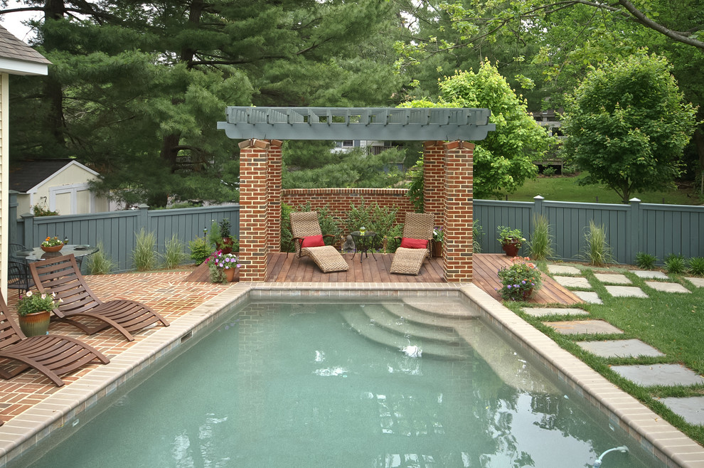 Cette photo montre une piscine chic rectangle avec des pavés en brique.