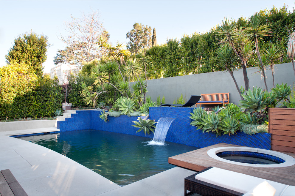Inspiration for a contemporary swimming pool in Los Angeles with concrete slabs.
