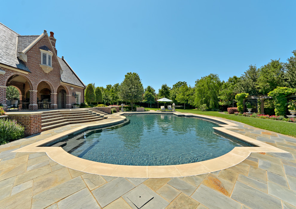English Deloache Traditional Pool Dallas by Harold Leidner