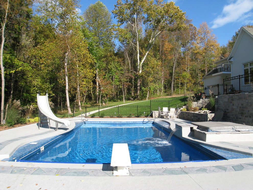 Design ideas for a modern swimming pool in Louisville.