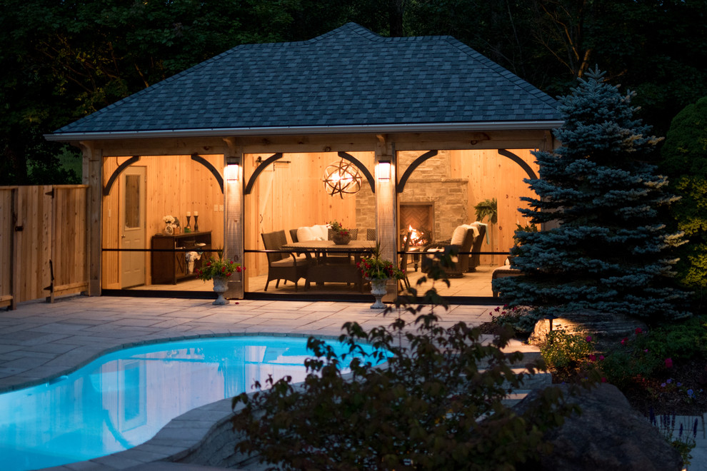 Cette image montre un Abris de piscine et pool houses arrière chalet de taille moyenne avec des pavés en béton.