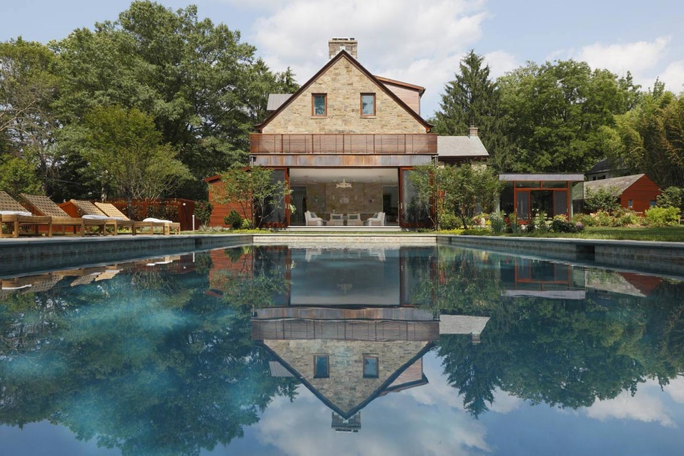 Foto de piscina clásica renovada rectangular