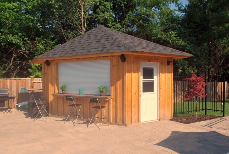 Modelo de casa de la piscina y piscina alargada contemporánea de tamaño medio a medida en patio trasero con adoquines de ladrillo