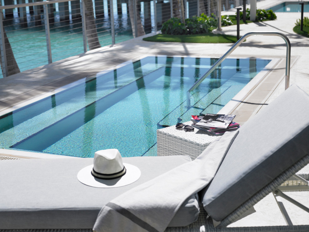 Feruci Fidji Lounge Chaise Modern Pools Miami von The Garden