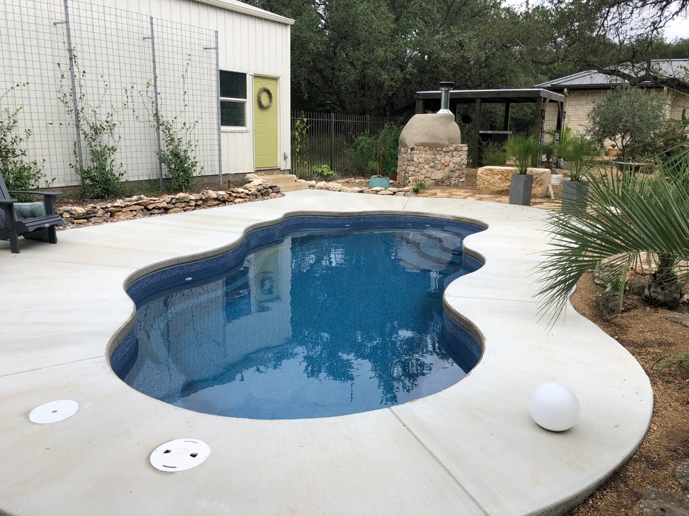 Immagine di una piccola piscina naturale minimalista personalizzata