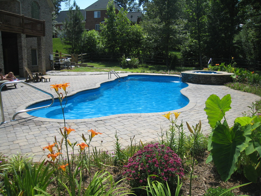 fiberglass pools Clásico Piscina Burlington de Poolscapes of