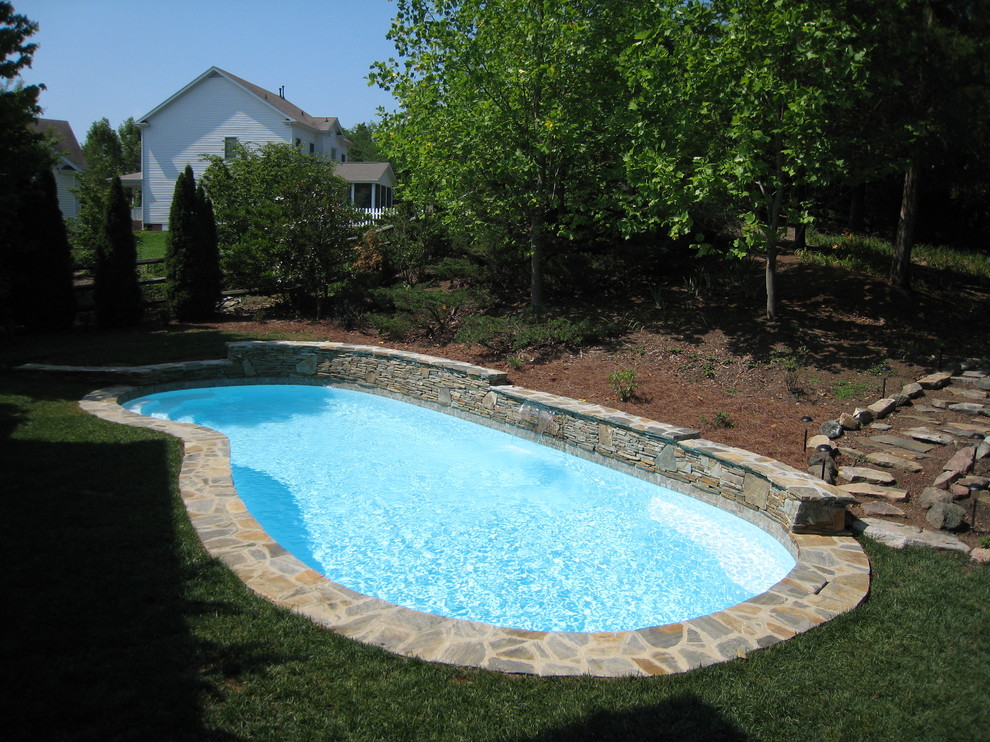 Minimalist pool photo in Burlington