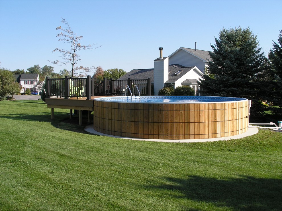 Ispirazione per una piscina fuori terra mediterranea dietro casa con lastre di cemento