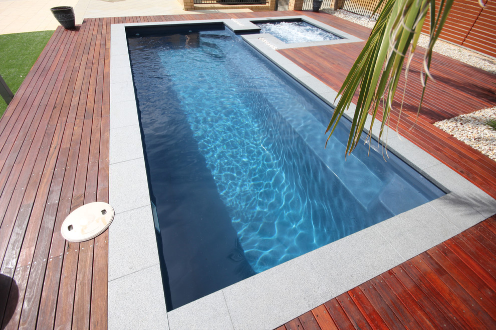 Example of a mid-sized minimalist backyard rectangular pool design in Perth