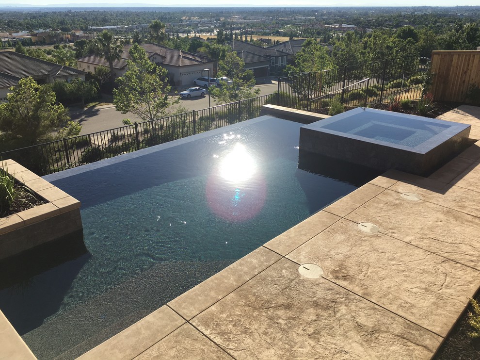 Folsom Vanishing Edge Pool With Perimeter Overflow Spa Contemporary Pool Sacramento By Majestic Builders Inc Houzz