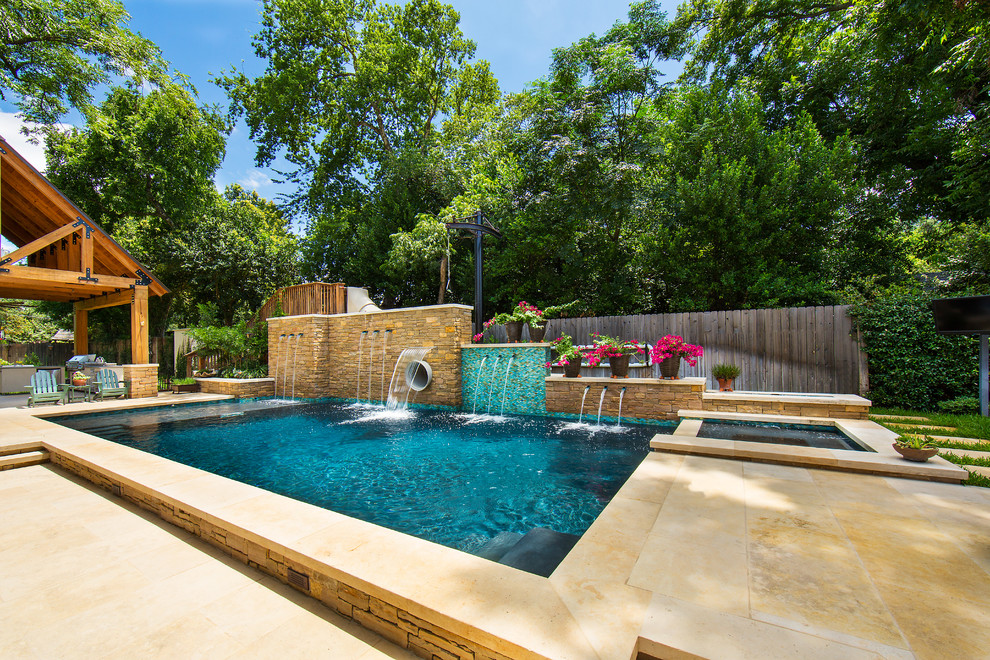 Idee per una grande piscina monocorsia country rettangolare nel cortile laterale con un acquascivolo e pavimentazioni in pietra naturale