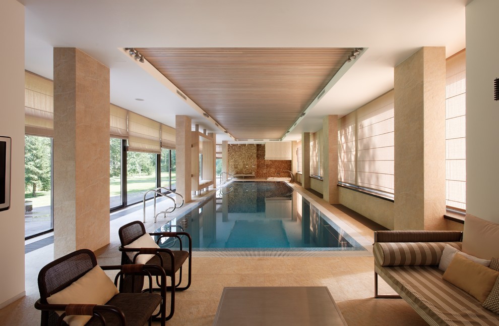 Пример оригинального дизайна: бассейн в доме в современном стиле