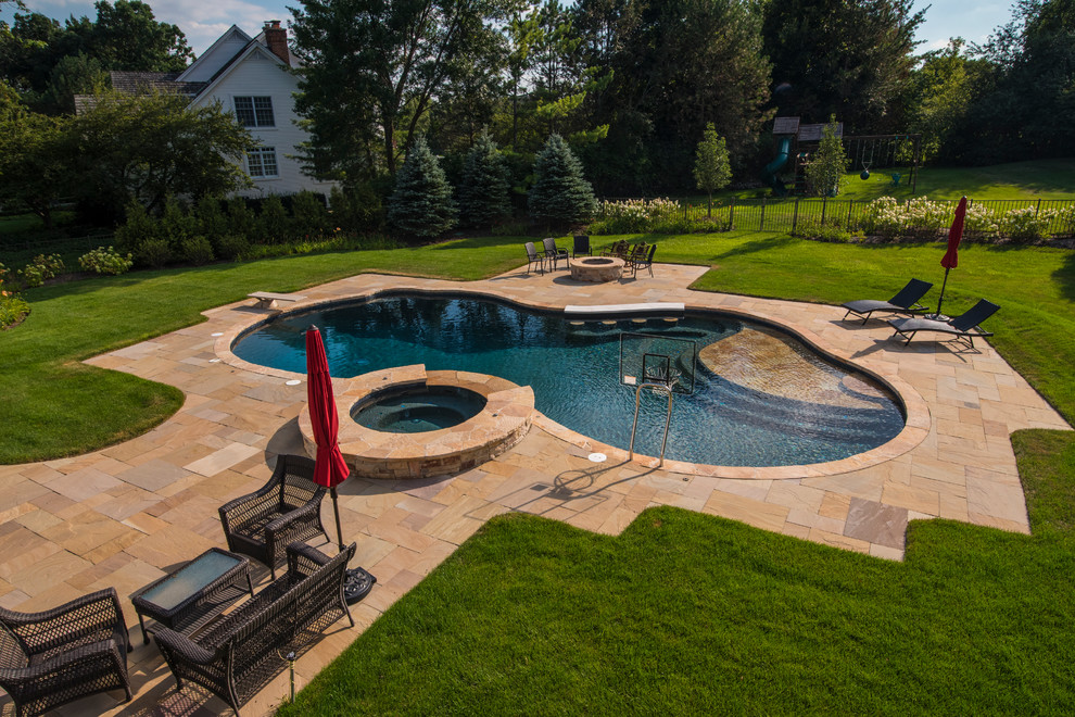 Inspiration for a medium sized traditional back custom shaped natural hot tub in Chicago with natural stone paving.