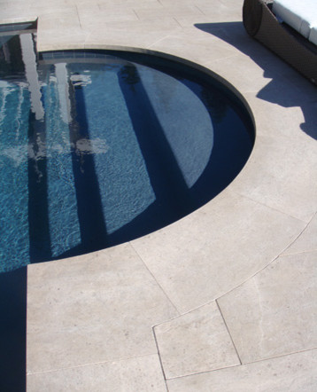 Example of a trendy pool design in Houston