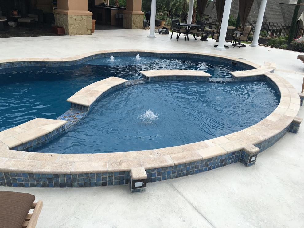 Example of a mid-sized minimalist backyard concrete and custom-shaped lap pool fountain design in Austin
