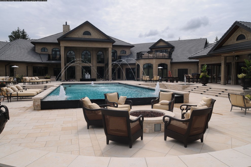 Foto de piscina con fuente clásica extra grande rectangular en patio con adoquines de piedra natural